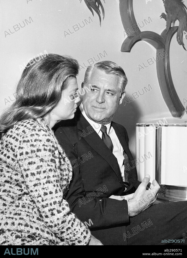 CARY GRANT und DYAN CANNON.