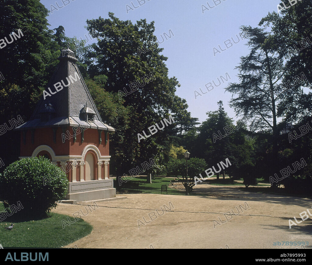 JARDIN CON PALOMAR.