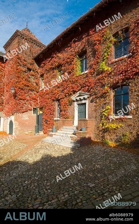 BRD, Deutschland, NRW, Kreis Düren, Aldenhofen, Engelsdorf, die Ursprünge der Burg Engelsdorf reichen zurück bis in das 11. Jahrhundert. Die Burg ist mehrmals zerstört worden. Seit 1989 ist sie im Besitz der Familie Fernandez.