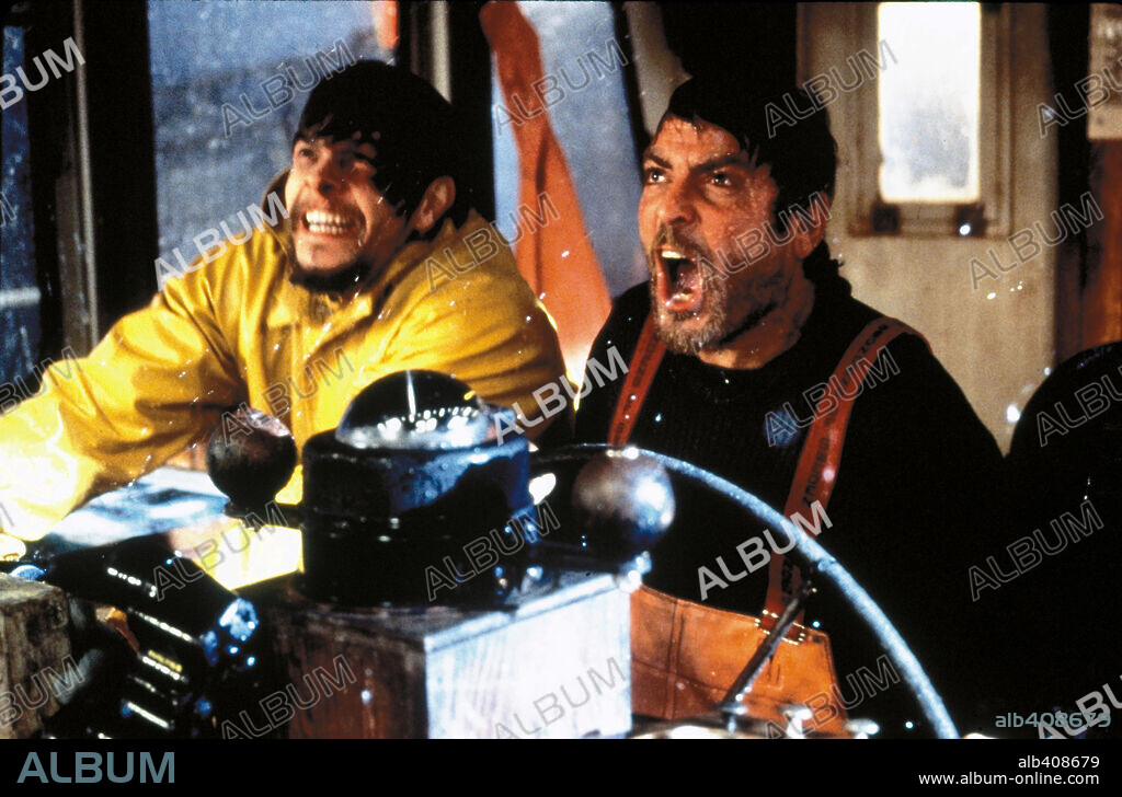 GEORGE CLOONEY y MARK WAHLBERG en LA TORMENTA PERFECTA, 2000 (THE PERFECT STORM), dirigida por WOLFGANG PETERSEN. Copyright WARNER BROS. PICTURES.