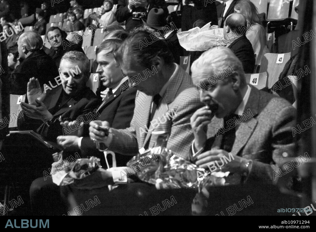 Der goldene Schuss, Spielshow, Germany 1968, Moderation: Vico Torriani, Gaststar: Lex Barker, 24x36swNeg242.