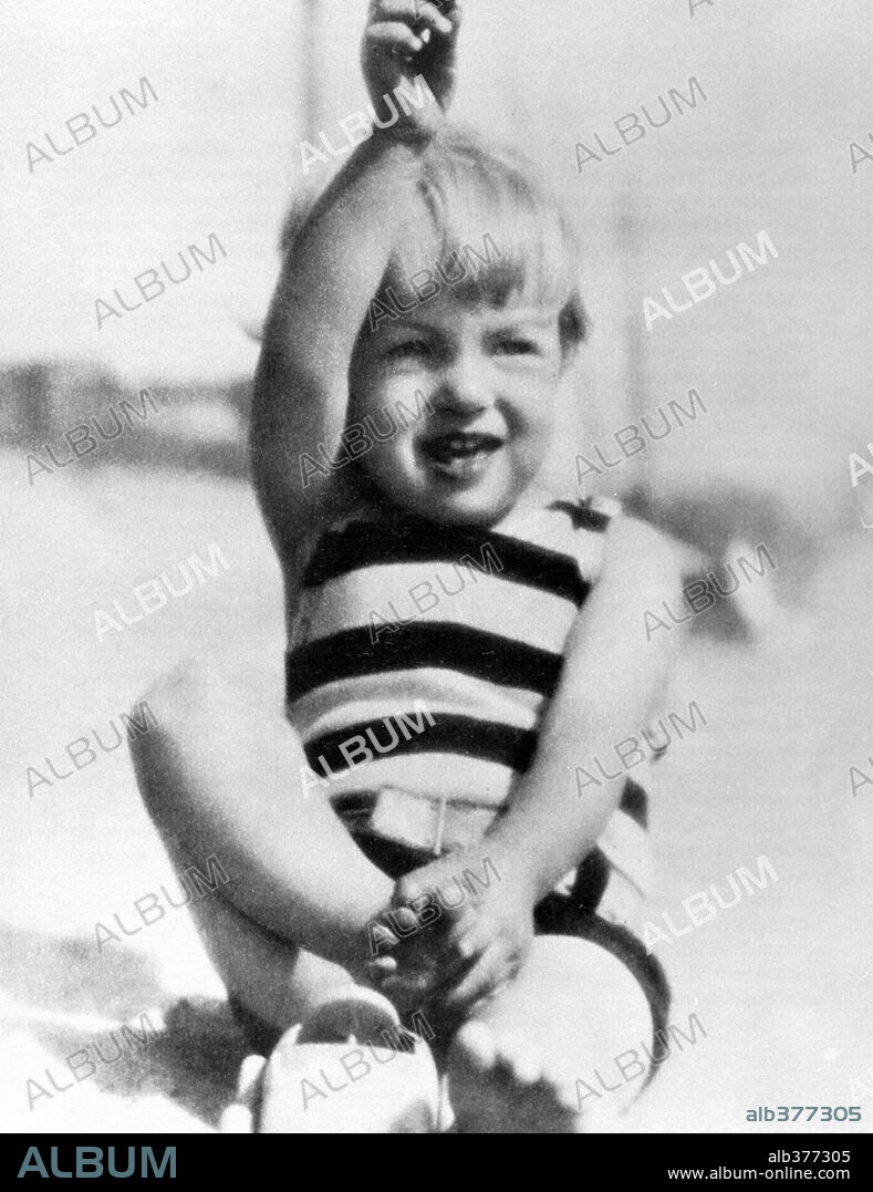 NORMA JEAN BAKER. MARILYN MONROE.
