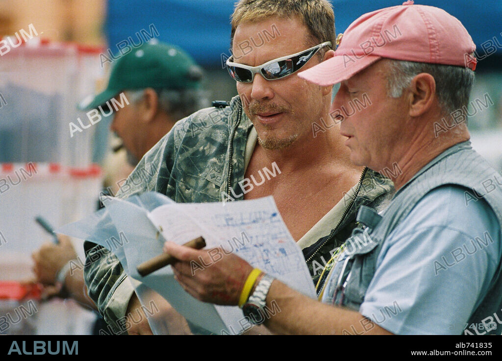 MICKEY ROURKE and TONY SCOTT in DOMINO, 2005, directed by TONY SCOTT. Copyright NEW LINE CINEMA / SCARAMUZZA, DANIELLE.