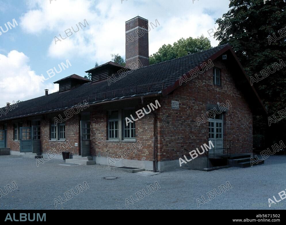 Dachau (Oberbayern), Konzentrationslager Dachau. (1933-45; heute Gedenkstätte mit Museum, Archiv, Bibliothek, Mahnmal und Sühnekloster). Krematorium. Foto, 2002.
