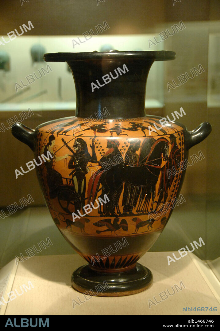 ARTE GRIEGO. GRECIA. HYDRIA de figuras negras realizadas por el pintor LYSIPPIDES representando la "PARTIDA DE HERCULES HACIA OLIMPO CON ATENEA COMO AURIGA Y HERMES COMO GUIA". Fechada hacia el 525 a. C. Museo de Arte Cicládico y Griego Antiguo. Atenas. Grecia.