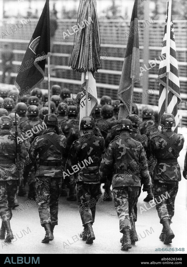 US troops of the 4th battalion of 502nd infantry regiment marching off festively on 14th December 1990 in Berlin. The unit is getting misplaced to Kentucky in the USA. 14/12/1990