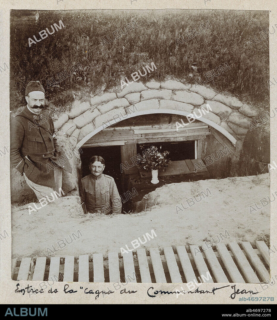 Entree de la cagna du Commandant Jean. Photographie anonyme. Detail d'un stereotype vers 1916. credit : Collection Jonas/Kharbine-Tapabor.