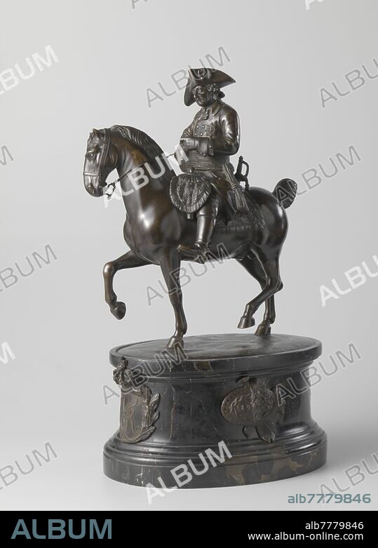 Statuette of Frederick the Great, King of Prussia Statue of Frederick the Great, King of Prussia, The king (1712-1786) sits on a step-by-step horse that has lifted the right foreleg and the left hind leg for a moment ground light, the head is turned slightly to the right. He holds the rein with one hand, while the other rests in the side. He wears a uniform consisting of a jacket with a jabot, gloves and boots, on the head a wig and, on the jacket, place the Order of the Black Eagle, a sash around the waist, a sword and a sword on the left. The saddle, with rider pistols on both sides in holsters under a flap, is placed on a schabrak, which, like the holster flap, is decorated with Louis XV-style C-volutes and with frills. The horse, wearing a head harness, is connected to the ground, an oval plate, sunk into a profiled marble pedestal. This shows bronze decorations on four sides: on the front a cartouche with the monogram F [redericus] R [ex] surrounded by two palm leaves, above which the royal crown, on one side a winch over a music book and a flute with a laurel wreath across it, on the other side a shield with Medusa head, including a helmet and sword, the grip of which has an eagle's head, a laurel wreath overall, on the back a horn of abundance with ears of corn by a band connected to a raised leafy branch, historical persons, Frederick II (King of Prussia), Emanuel Bardou, Berlin, 1778 - 1779, bronze (metal), marble (rock), h 51 cm × w 30.5 cm × d 21.5 cm w 28 cm × d 21.5 cm.