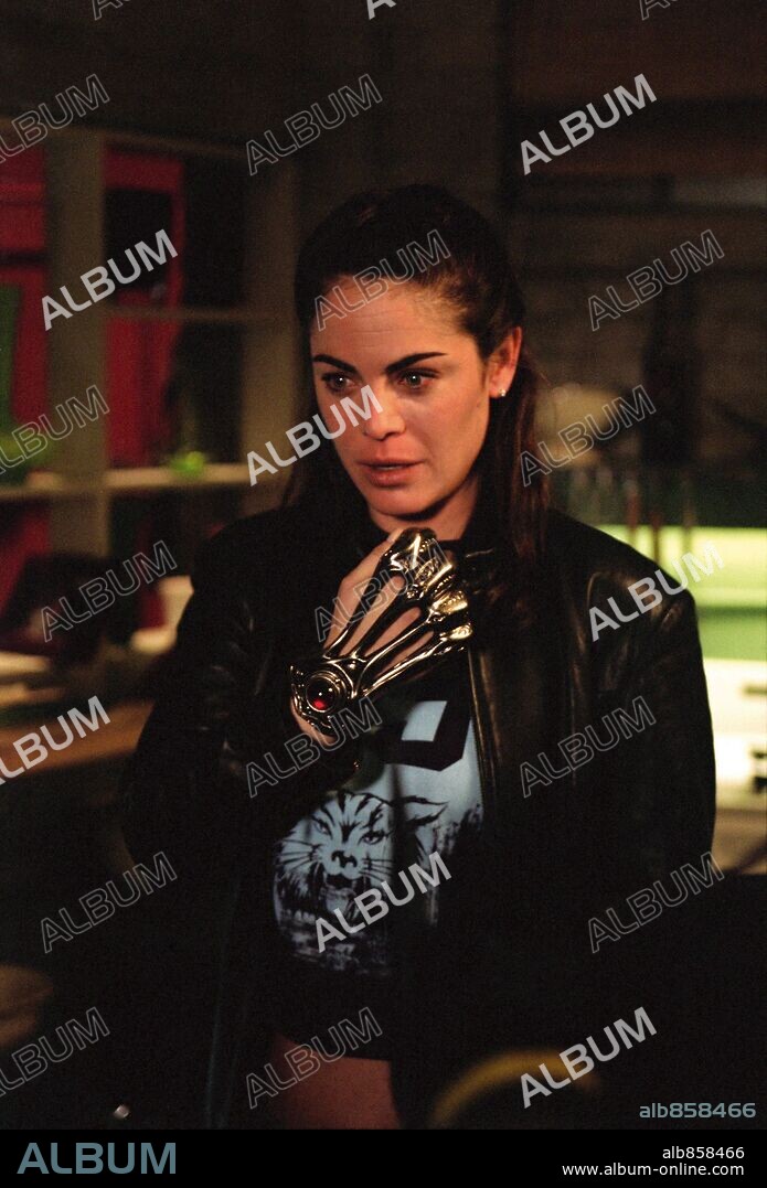 YANCY BUTLER dans WITCHBLADE-TV, 2000, réalisé par RALPH HEMECKER. Copyright WARNER BROS. TELEVISION.