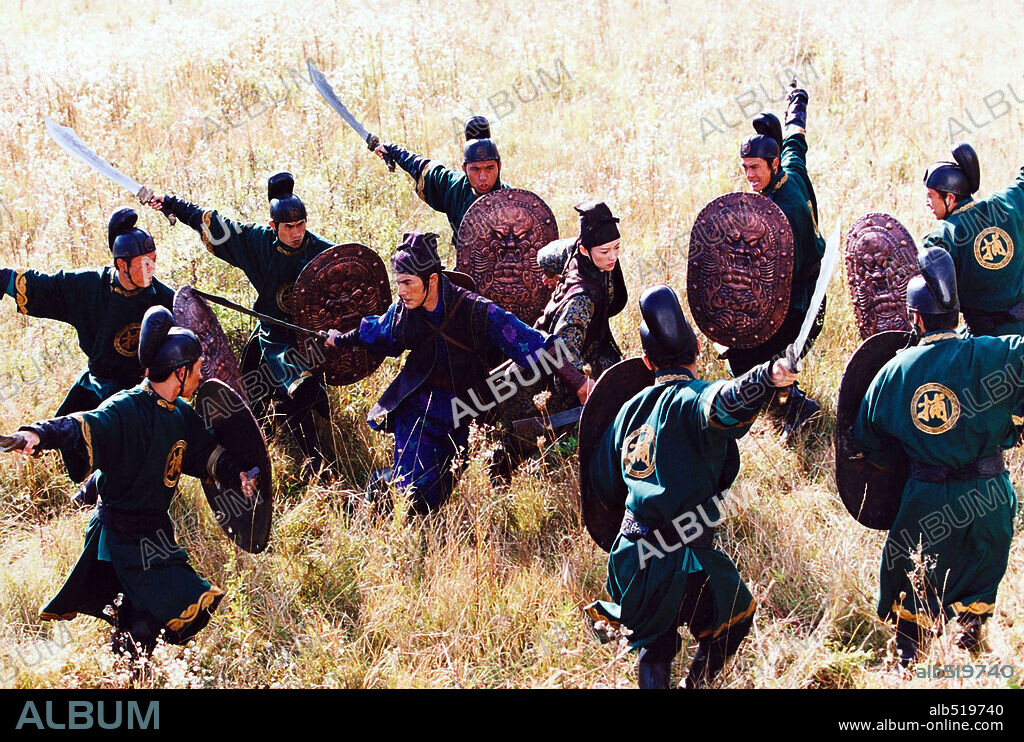 TAKESHI KANESHIRO and ZIYI ZHANG in HOUSE OF FLYING DAGGERS, 2004 (SHI MIAN MAI FU), directed by YIMOU ZHANG. Copyright BEIJING NEW PICTURES FILM CO/CHINA FILM CO-PRODUCTION CORPOR.