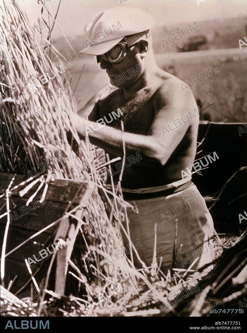 *MUSSOLINI EN LA BATALLA DEL GRANO.