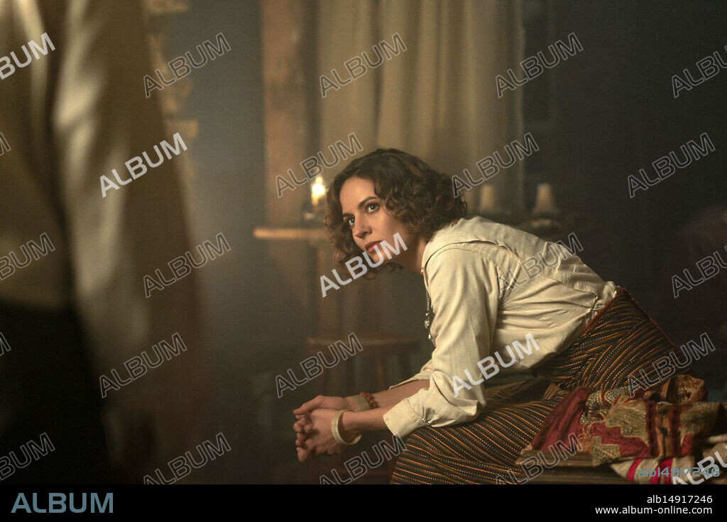 ANTONIA DESPLAT en MODIGLIANI, TRES DÍAS EN MONTPARNASSE, 2024 (MODI, THREE DAYS ON THE WING OF MADNESS), dirigida por JOHNNY DEPP. Copyright IN.2 Film.