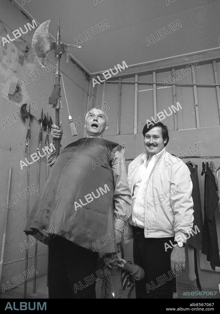 Lidköping 1978-04-07 - Filmregissören Mats-Helge Olsson - presskonferens tillsammans med skådespelaren Per Oscarsson med familj - Filmen "Sverige åt Svenskarna" skall spelas in - *** Local Caption *** Blad 1978-843. BROR AUGUSTSSON.