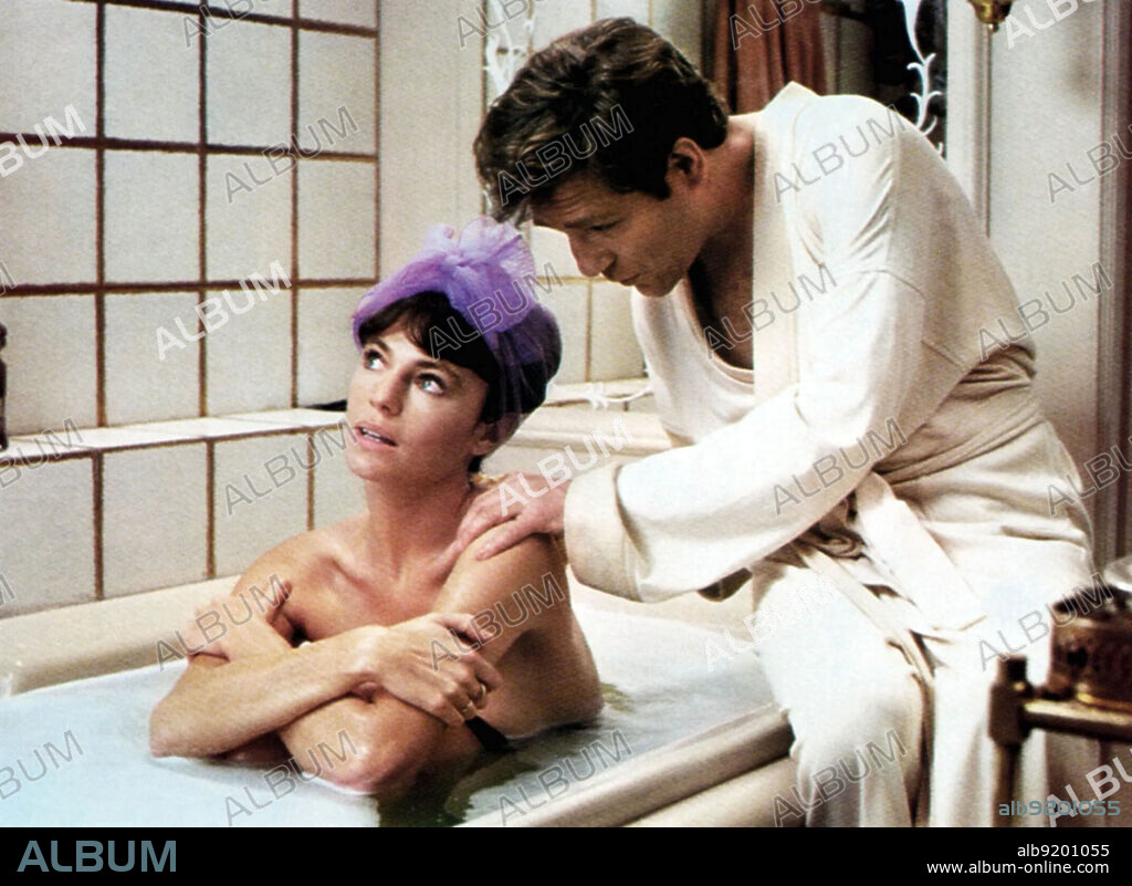 GEORGE SEGAL y JACQUELINE BISSET en PERO... ¿QUIEN MATA A LOS GRANDES CHEFS?, 1978 (WHO IS KILLING THE GREAT CHEFS OF EUROPE?), dirigida por TED KOTCHEFF. Copyright WARNER BROS.