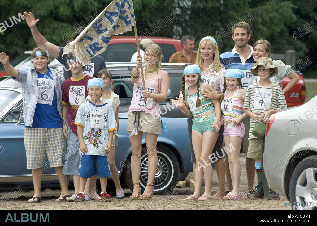 HILARY DUFF in CHEAPER BY THE DOZEN 2, 2005, directed by ADAM SHANKMAN. Copyright 20TH CENTURY FOX / STRANKS, PETER.