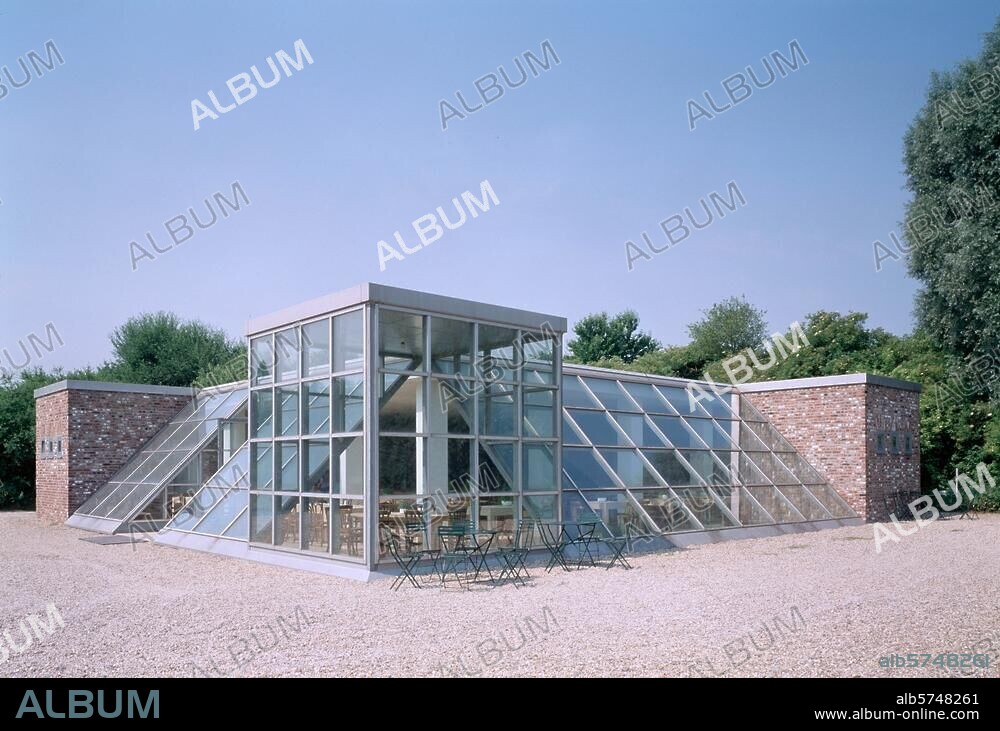 ERWIN HEERICH. Neuss, Insel Hombroich / Cafeteria © Annet van der Voort 6 × 9 cm.