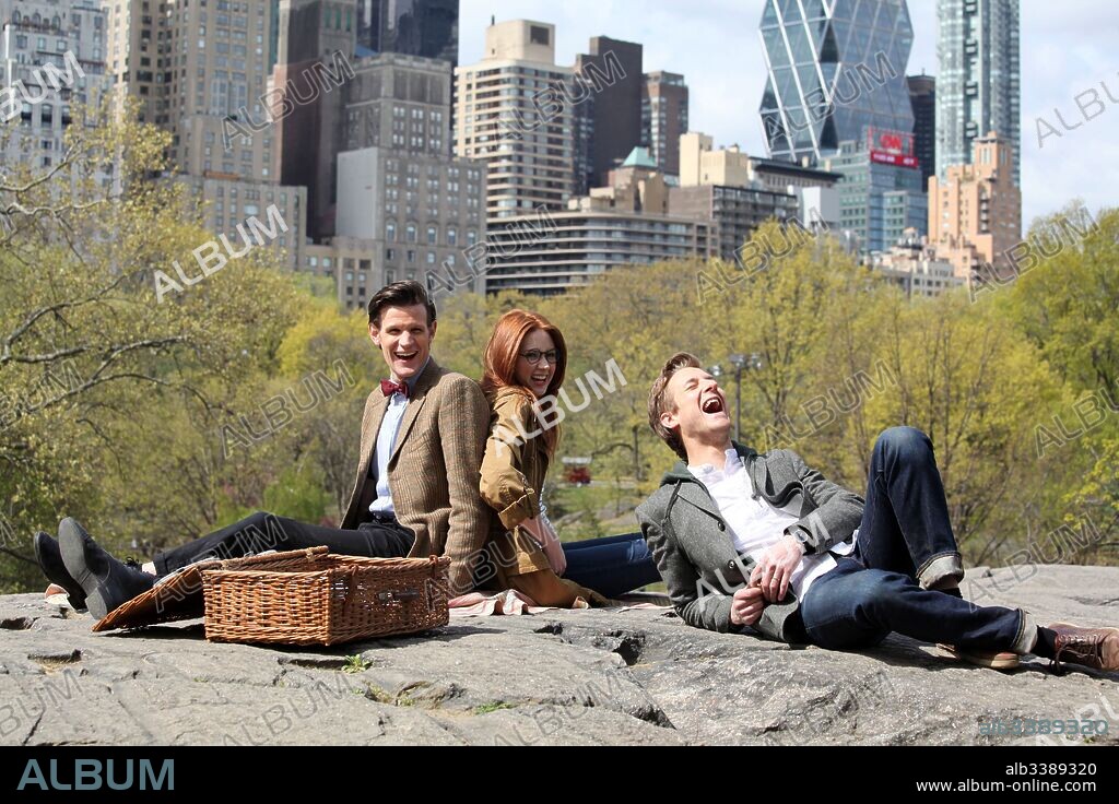 ARTHUR DARVILL, KAREN GILLAN and MATT SMITH in DOCTOR WHO, 2005. Copyright BBC.