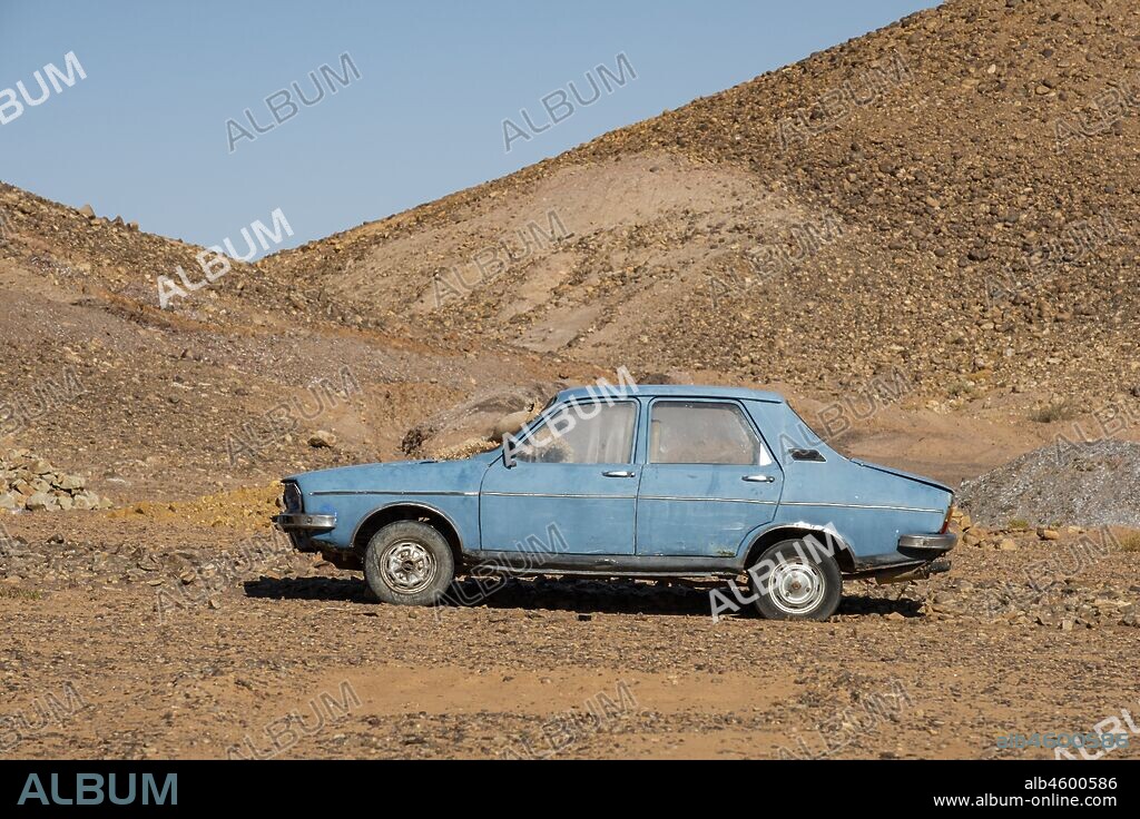 Renault R12 azul, Tourza, antiatlas, Marruecos, Africa.