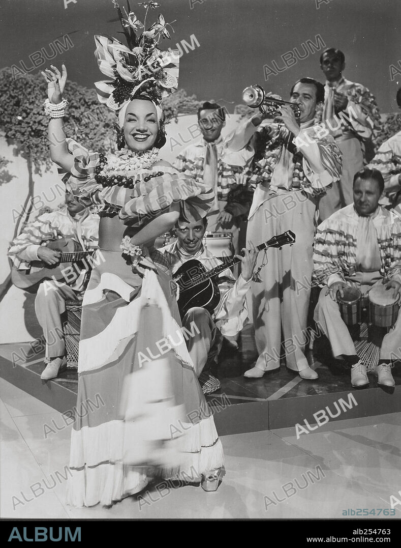 CARMEN MIRANDA en A LA HABANA ME VOY, 1941 (WEEK-END IN HAVANA), dirigida por WALTER LANG. Copyright 20TH CENTURY FOX.