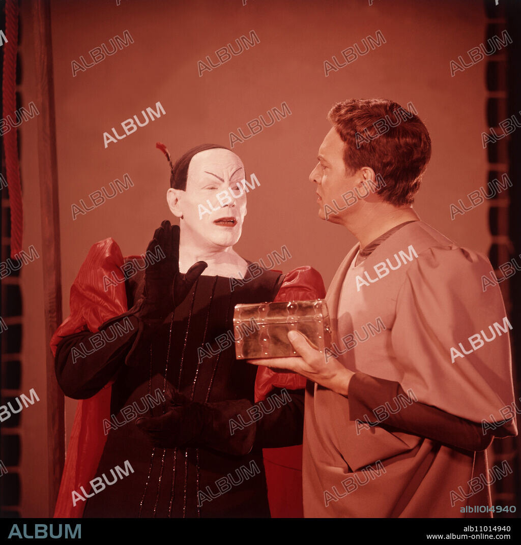FAUST - D 1960 Film adaptation of a performance at the Deutsches Schauspielhaus Hamburg, 1960. GUSTAF GRÜNDGENS as Mephistopheles and WILL QUADFLIEG as Faust.
