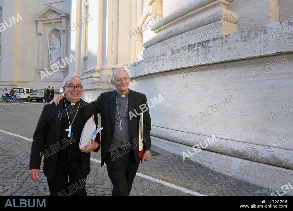 Vatican, VATICAN: NO LIBRI** Italy, Rome, Vatican, 2025/4/30 .Cardinal Angelo De Donatis (L) and Cardinal Matteo Zuppi attend a mass on the fifth of nine days of mourning for late Pope Francis, in St. Peter's Basilica at the Vatican Photograph by ALESSIA GIULIANI / Catholic Press Photo (Credit Image: © Alessia Giuliani/IPA via ZUMA Press).