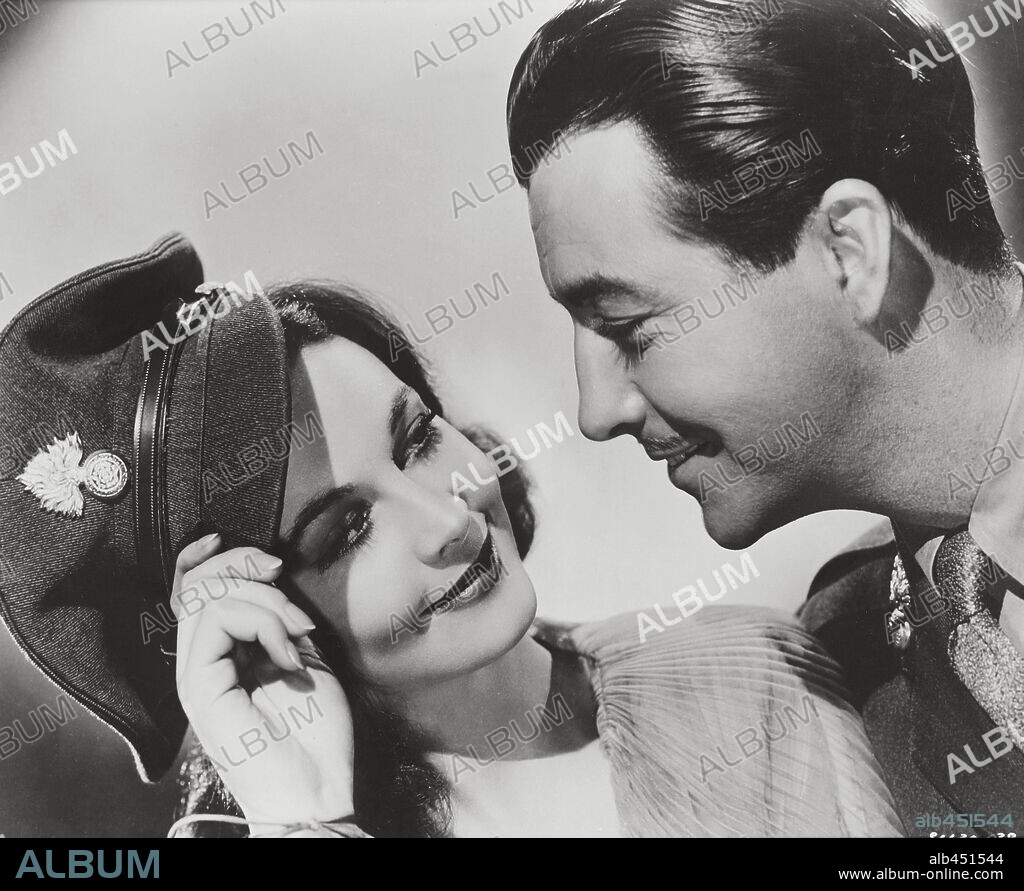 ROBERT TAYLOR and VIVIEN LEIGH in WATERLOO BRIDGE, 1940, directed by MERVYN LEROY. Copyright M.G.M.