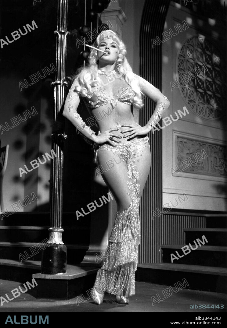 JAYNE MANSFIELD in PLAYGIRL AFTER DARK, 1960 (TOO HOT TO HANDLE), directed by TERENCE YOUNG. Copyright WARNER-PATHE.