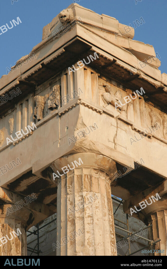 Greek Art. Parthenon. Was built between 447-438 BC. in Doric style under leadership of Pericles. The building was designed by the architects Ictinos and Callicrates.  Detail of entablature (frieze with triglyps and metopes, architrave, capital with abacus, echinus and necking. Acropolis. Athens. Attica. Central Greek. Europe.
