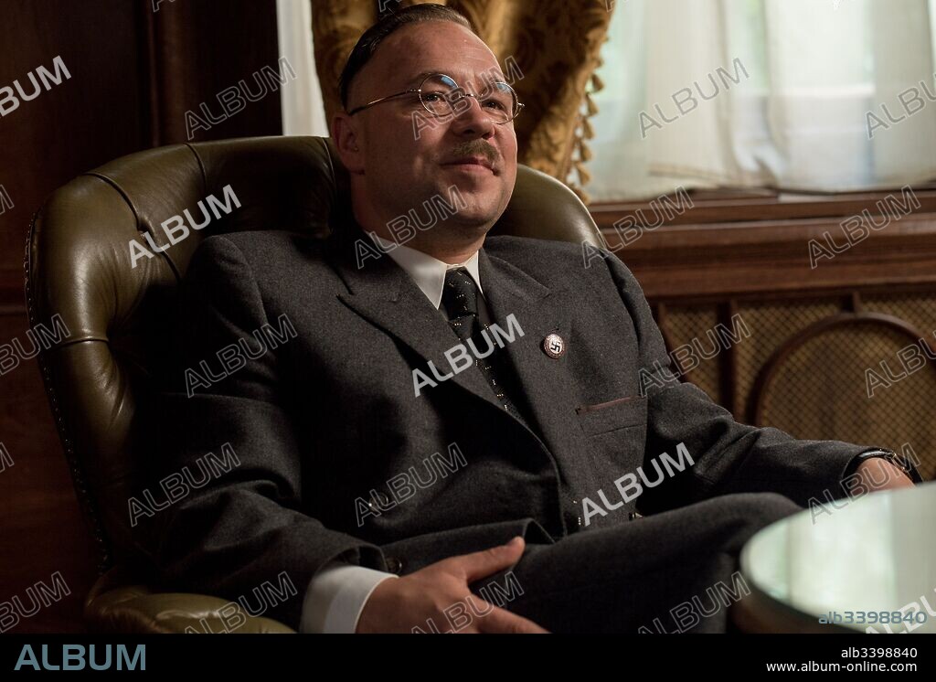 STEPHEN GRAHAM en EL HOMBRE DEL CORAZON DE HIERRO, 2017 (HHHH), dirigida por CEDRIC JIMENEZ. Copyright ECHO LAKE ENT/CUTTING EDGE GROUP/LEGENDE FILMS/NEXUS FACTORY.