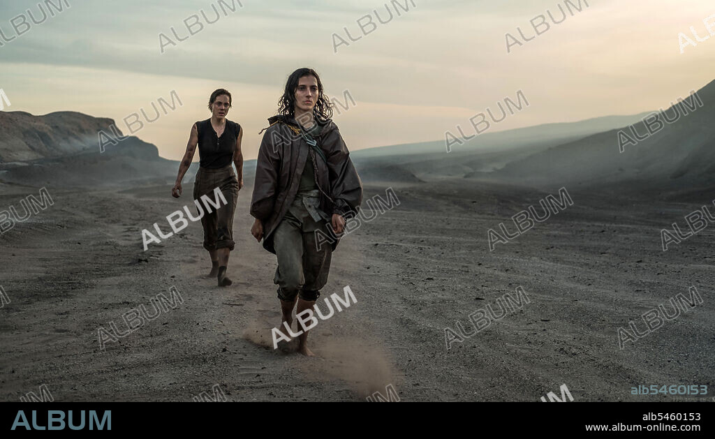NORA ARNEZEDER and SARAH-SOFIE BOUSSNINA in THE COLONY, 2021 (TIDES), directed by TIM FEHLBAUM. Copyright BerghausWöbke Filmproduktion.