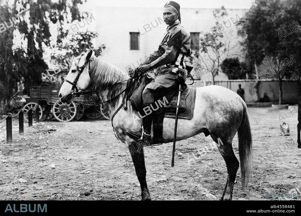 Savari, Libyan soldier of the army of the Kingdom of Italy in Libya, 1920-30.