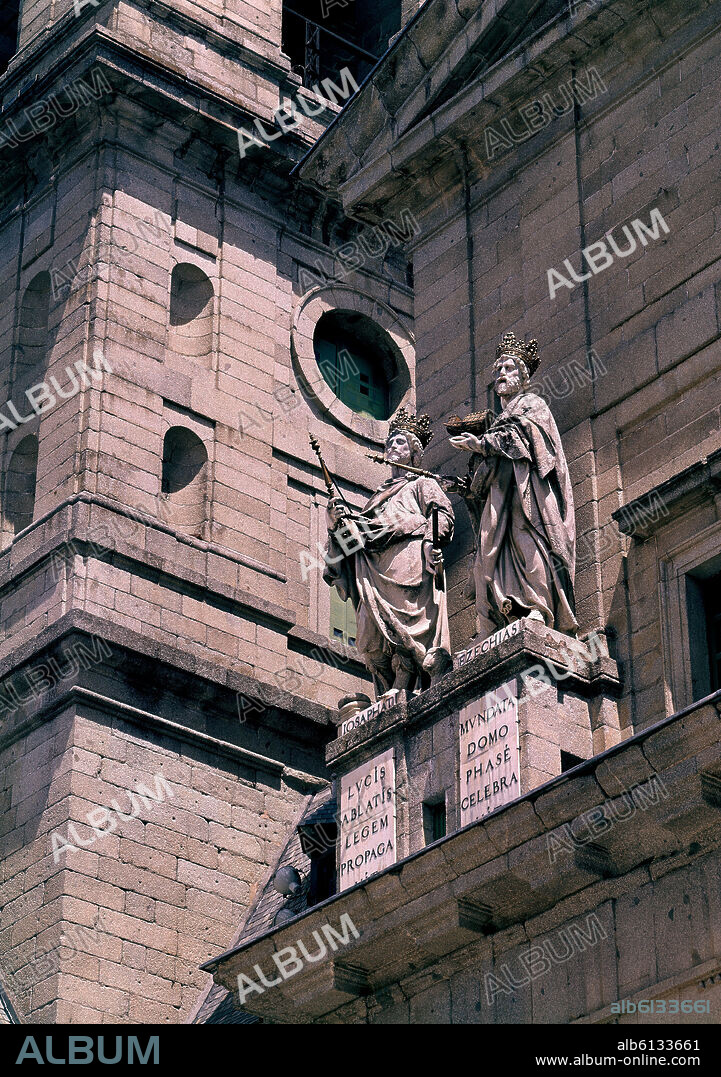JUAN BAUTISTA MONEGRO (1545-1621). PATIO REYES - ESCULTURAS DE  EZEQUIEL Y JOSAFAT.
