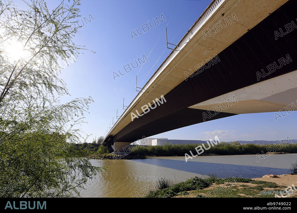 Córdoba, 20/03/2017. Puentes de Córdoba. En la Imagen, el puente del Arenal. Foto: Valerio merino Archcor.