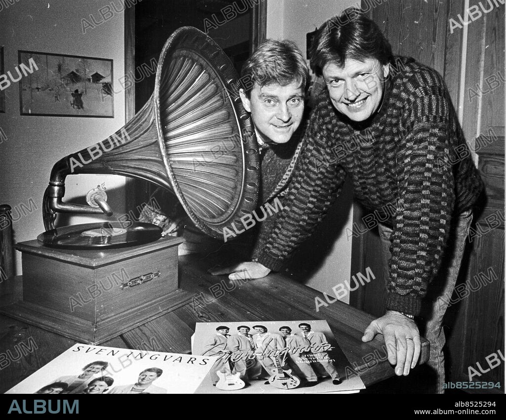 GÖTEBORG 1986-11-05.. Ingvar Karlsson och Sven-Erik Magnusson har varit med i dansbandet Sven-Ingvars sen starten och i år firas 30-årsjubileum. *** Local Caption *** GP Foto: Bengt Kjellin / Kamerareportage / TT / Kod: 2524.