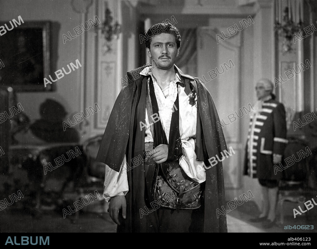 CESARE DANOVA in EL CORREO DEL REY, 1951. Copyright PECSA FILMS.