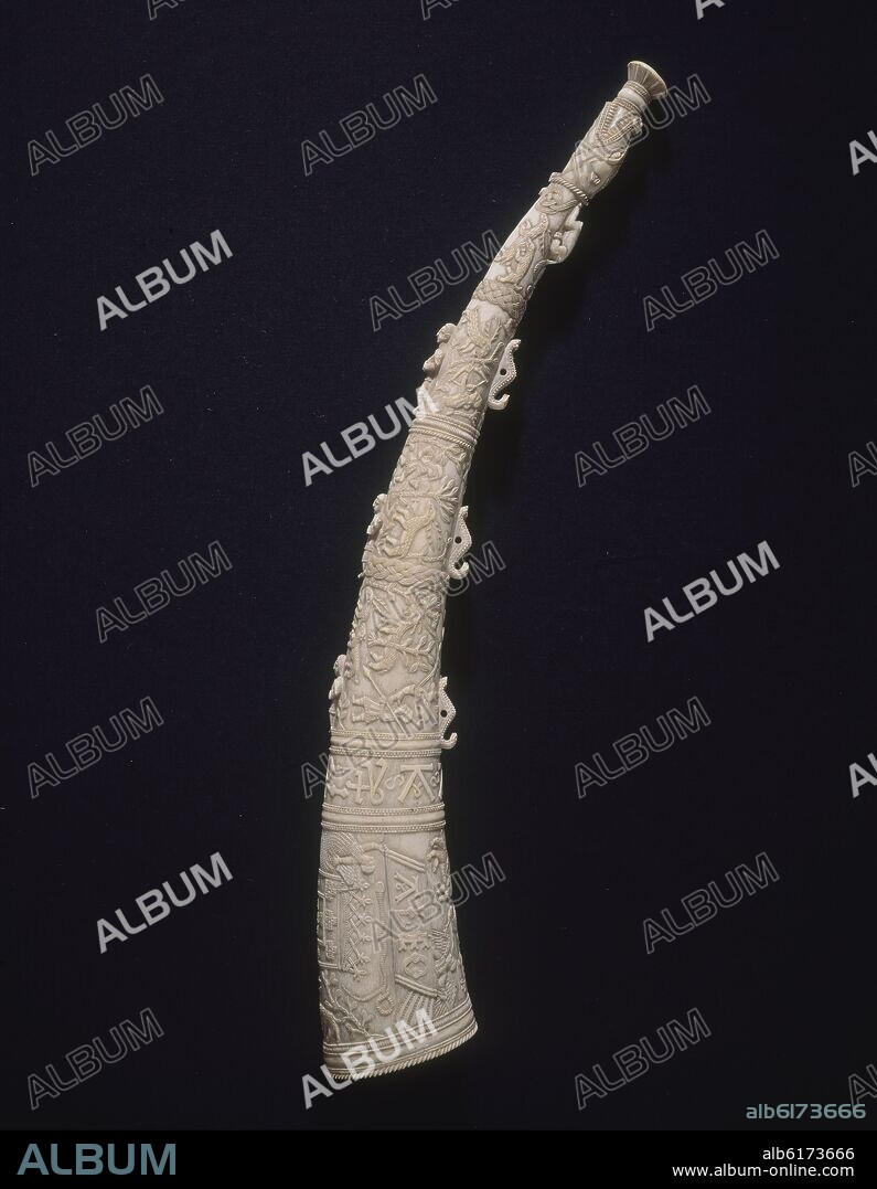 CUERNO AFROPORTUGUES-OLIFANTE-MARFIL CON RELIEVES DE CAZA.