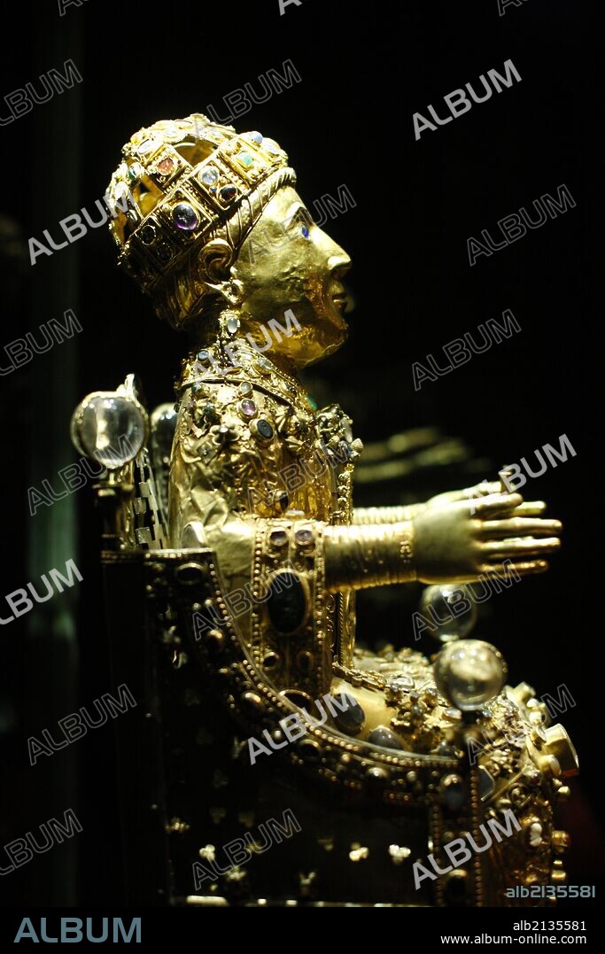 Conques Treasury. Statue reliquaire en or of Sainte Foy. X ieme siecle.