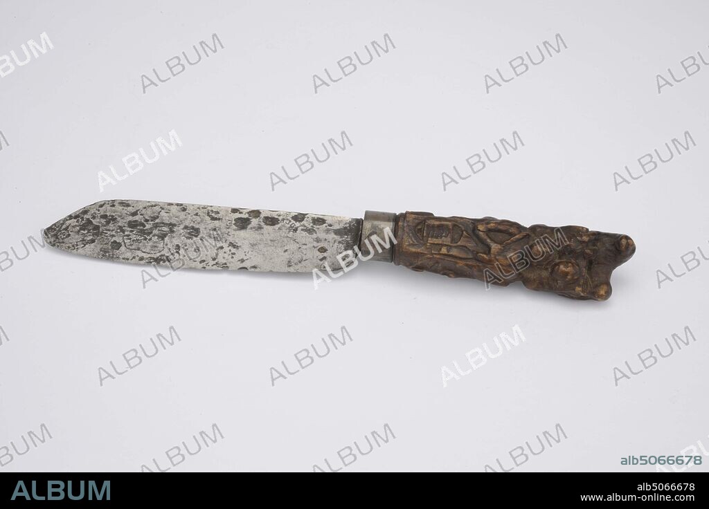 knife, Anonymous, 17th century ?, wood, metal, carved, General: 23,3 x 3 x 2,2cm 233 x 30 x 22mm, lion, Knife with wooden handle and metal blade. The blade spine is straight and sloping at the end. The rectangular handle consists of carvings in which a figure with a scale is depicted on the short sides, and a figure with an anchor. On the wide sides a figure with an elongated object and a figure with three smaller figures. Topped by a lion. The figures represent: Hope, Love and Justice, 1939.