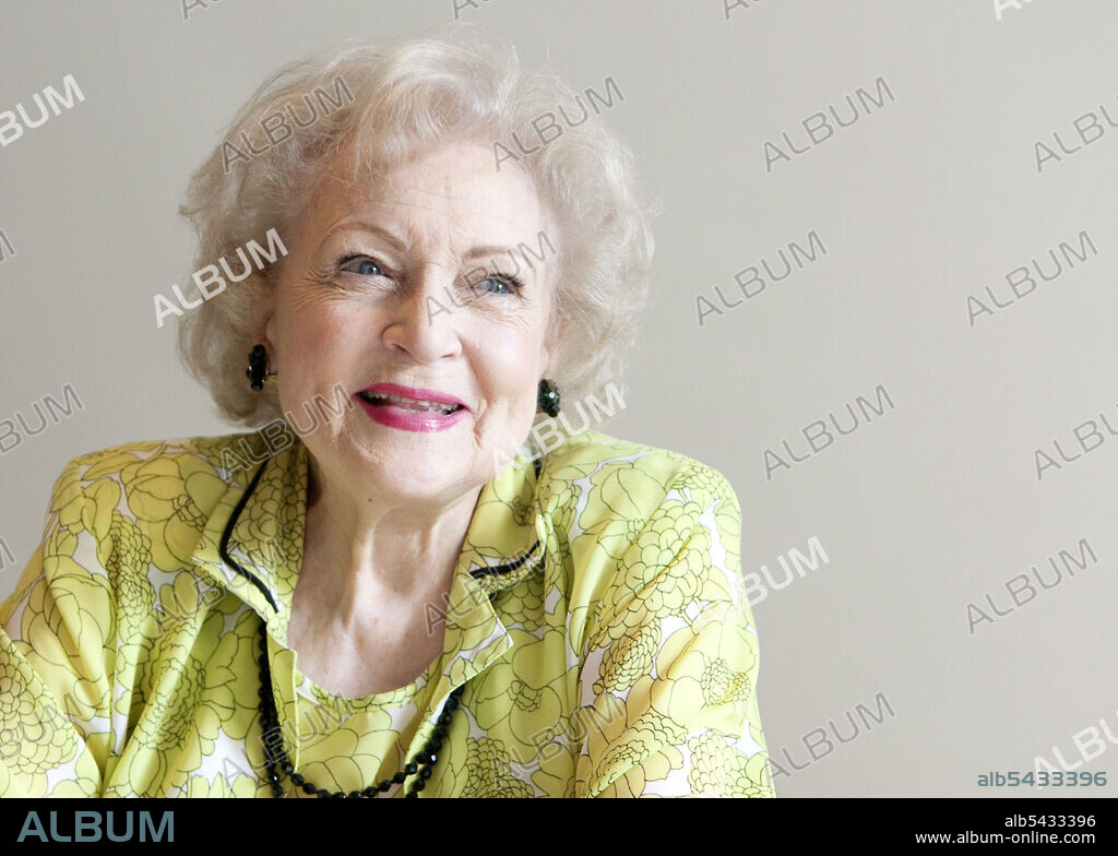 BETTY WHITE. May 31, 2009 - Hollywood, California, U.S. - BETTY WHITE speaks during a press event for her new film 'The Proposal' in Los Angeles. (Credit Image: © Armando Gallo/ZUMA Studio).
