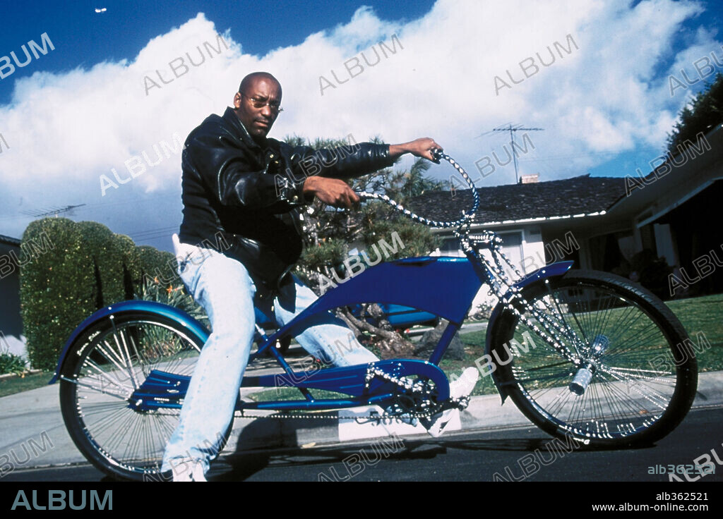 JOHN SINGLETON in BABY BOY, 2001, directed by JOHN SINGLETON. Copyright NEW DEAL PRODUCTIONS / REED, ELI.