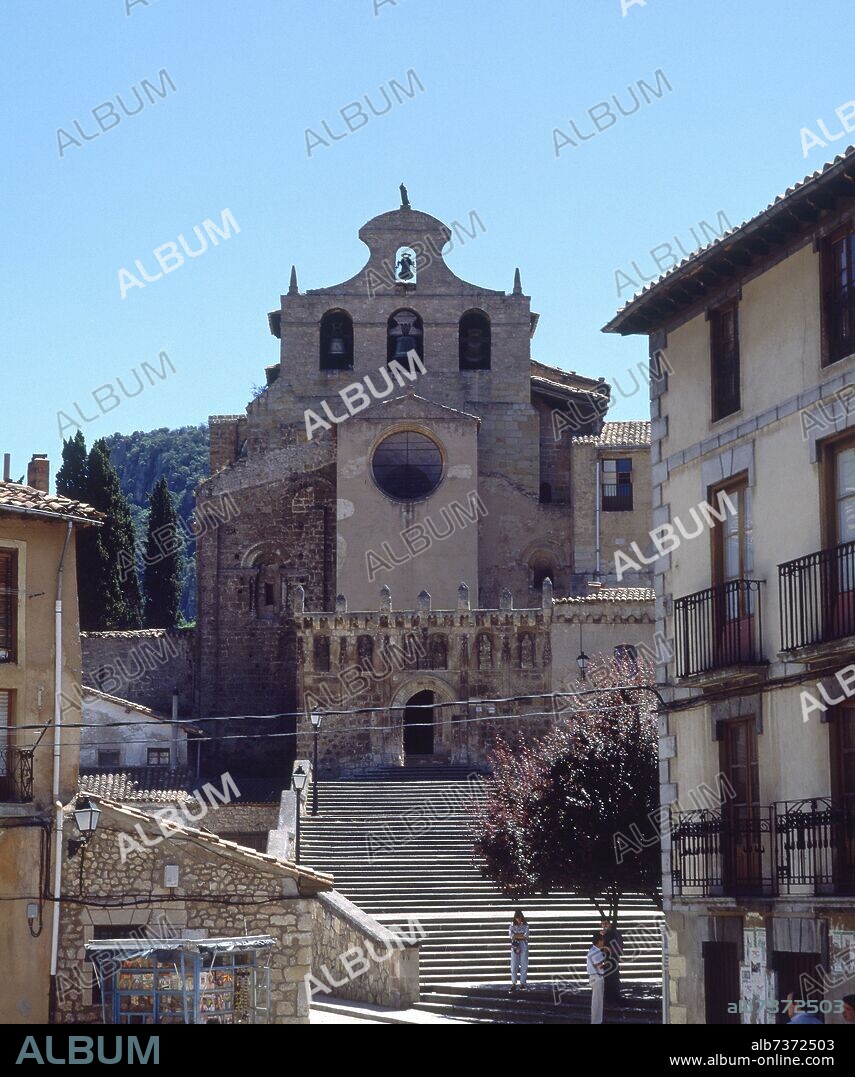 FACHADA Y ESCALERA DE ACCESO DE LA IGLESIA DEL MONASTERIO DE SAN SALVADOR - SIGLO XV.