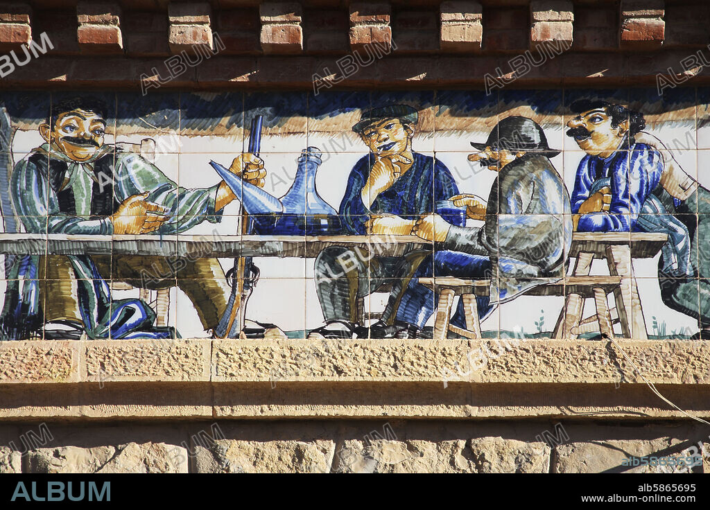 El Pinell de Brai; Celler / Cooperativa vinícola; azulejos con motivos vinícolas del pintor Xavier Nogués (estilo grotesco).