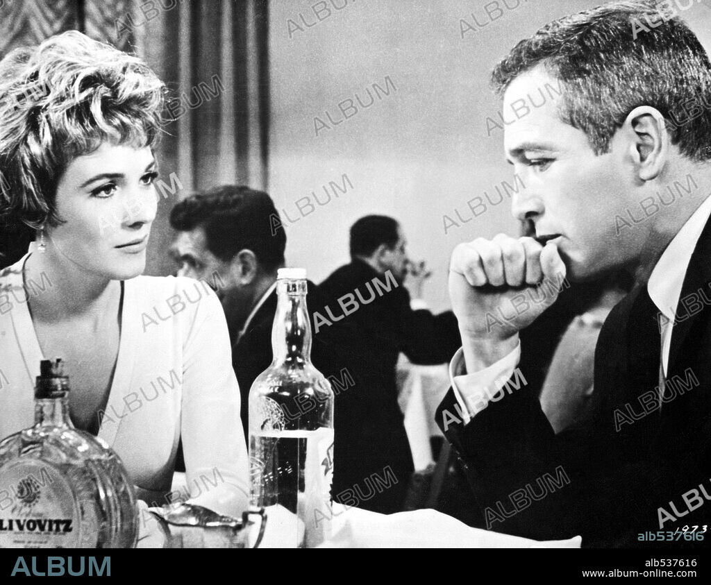 JULIE ANDREWS and PAUL NEWMAN in TORN CURTAIN, 1966, directed by ALFRED HITCHCOCK. Copyright UNIVERSAL PICTURES.