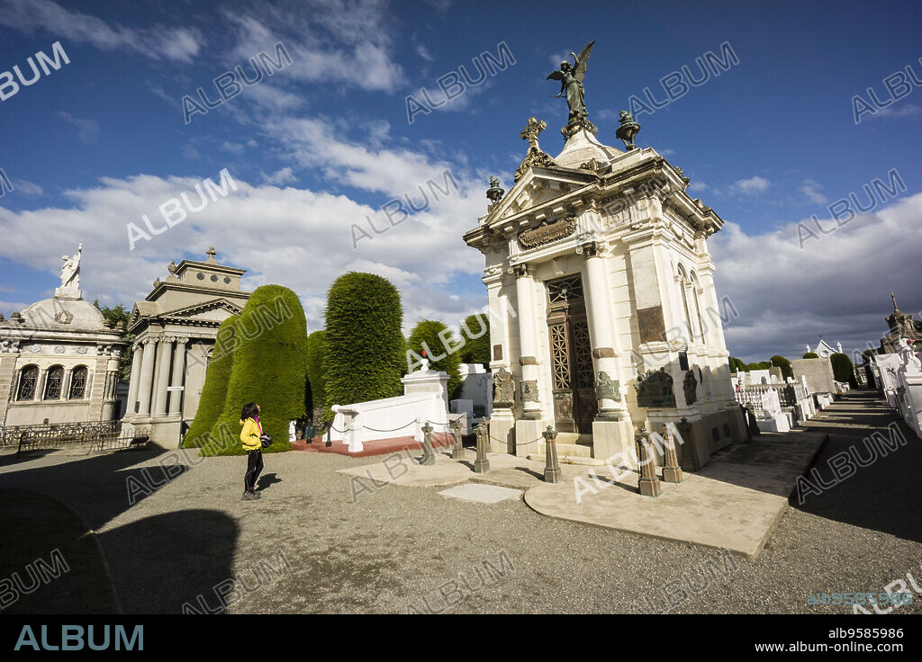 mausoleo de José Menendez, cementerio municipal Sara Braun, 1894, Punta Arenas -Sandy Point-, Patagonia, República de Chile,América del Sur.