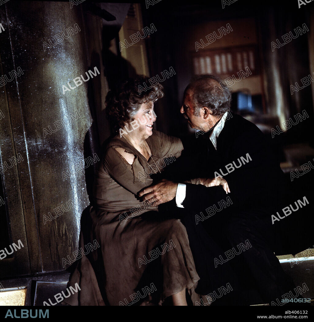 ARTHUR O'CONNELL and SHIRLEY SCHRIFT. ARTHUR O'CONNELL and SHELLEY WINTERS in THE POSEIDON ADVENTURE, 1972, directed by RONALD NEAME. Copyright 20TH CENTURY FOX.