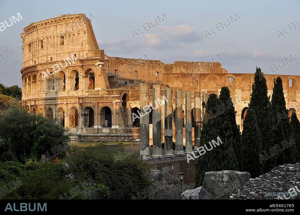 Colosseum, pillars of Temple of Venus and Roma, Roman Forum, Rome, Lazio, Italy, Europe