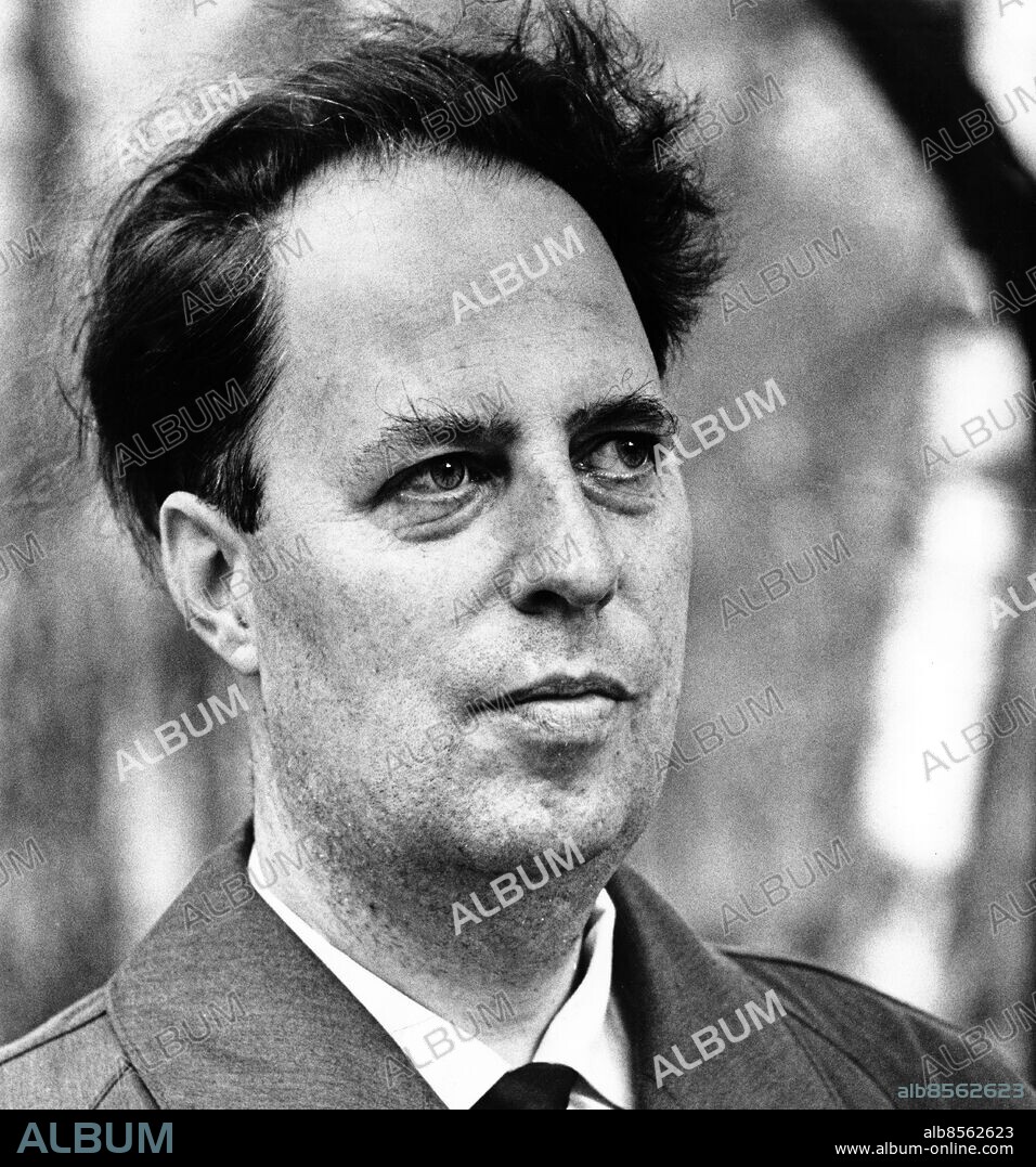 1960-10-12.. Runer Jonsson, författare och journalist, Nybro tidnings ensamredaktör och mannen bakom böckerna om vikingapojkarna Ulme och Vicke Viking.. Foto: Jarl Ekenryd / RiR / SVT / Kod: 5600. RiR 15682 sv/v . Mapp: Jonsson, Runer.
