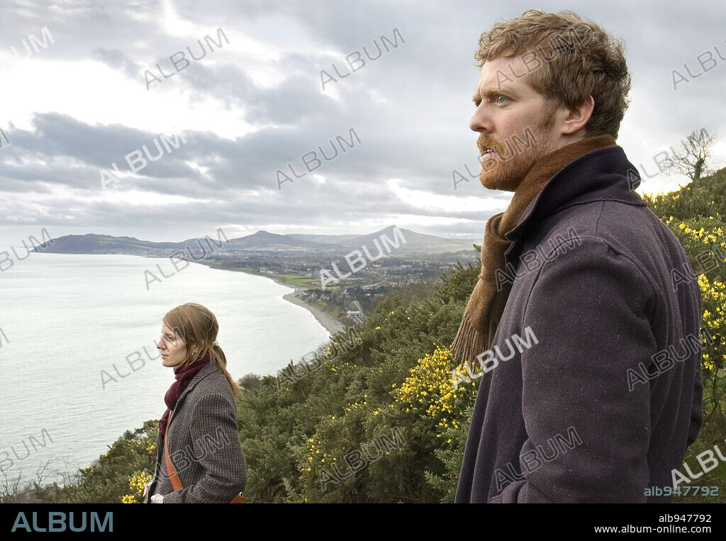GLEN HANSARD y MARKETA IRGLOVA en ONCE, 2007, dirigida por JOHN CARNEY. Copyright SAMSON FILMS.