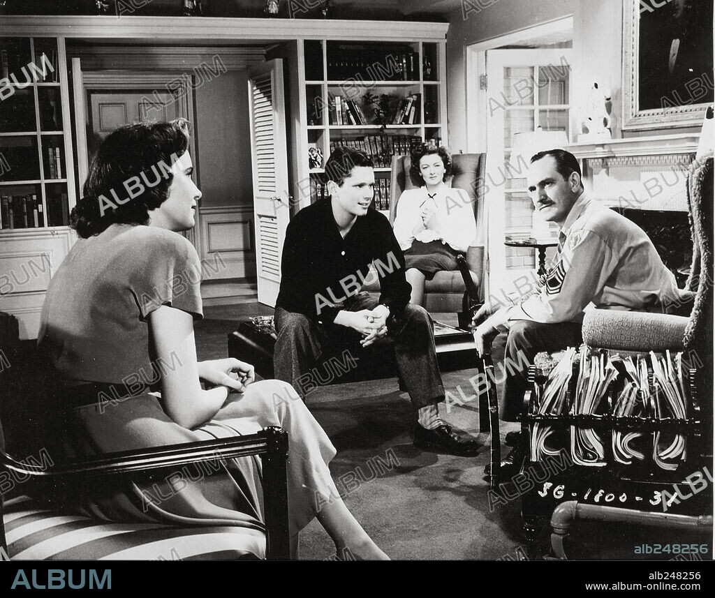 FREDRIC MARCH, MICHAEL HALL, MYRNA LOY and TERESA WRIGHT in THE BEST YEARS OF OUR LIVES, 1946, directed by WILLIAM WYLER. Copyright RKO.