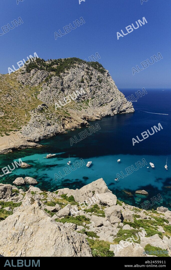 playa de Cala Figuera y Cap de Catalunya, peninsula de Formentor, Pollença. Parque natural de la Sierra de Tramuntana. Mallorca. Islas Baleares. Spain.
